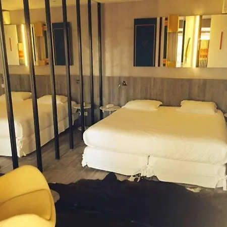 Szálloda Logis Restaurant Des Pins 3*