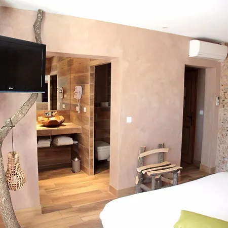 Logis Restaurant Des Pins 3*